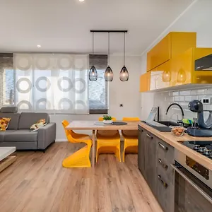 Adastra With Private Parking And Floor Heating Apartment