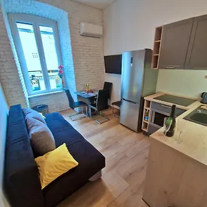 Lola's Place Apartment